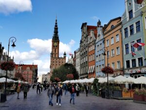 Zdjęcie z Długiego Targu z Ratuszem w tle